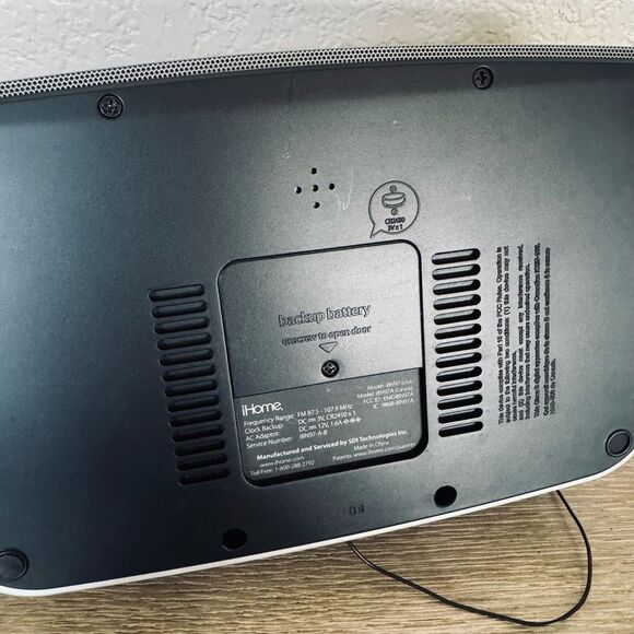 iHome Bluetooth Stereo FM Clock Radio - Picture 6 of 7